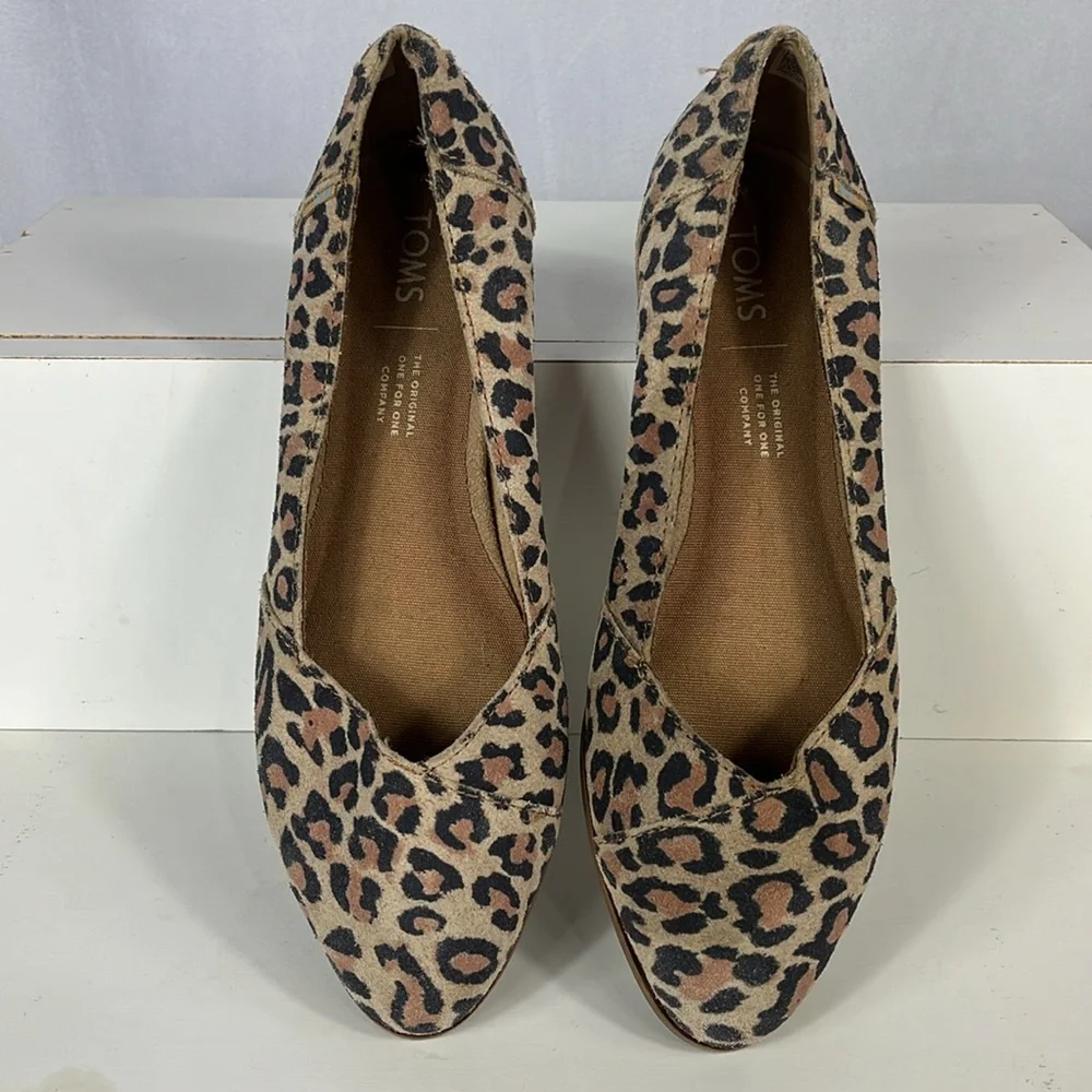 Toms Julie Leopard Print‎ Suede Ballet Flat in Desert Tan.